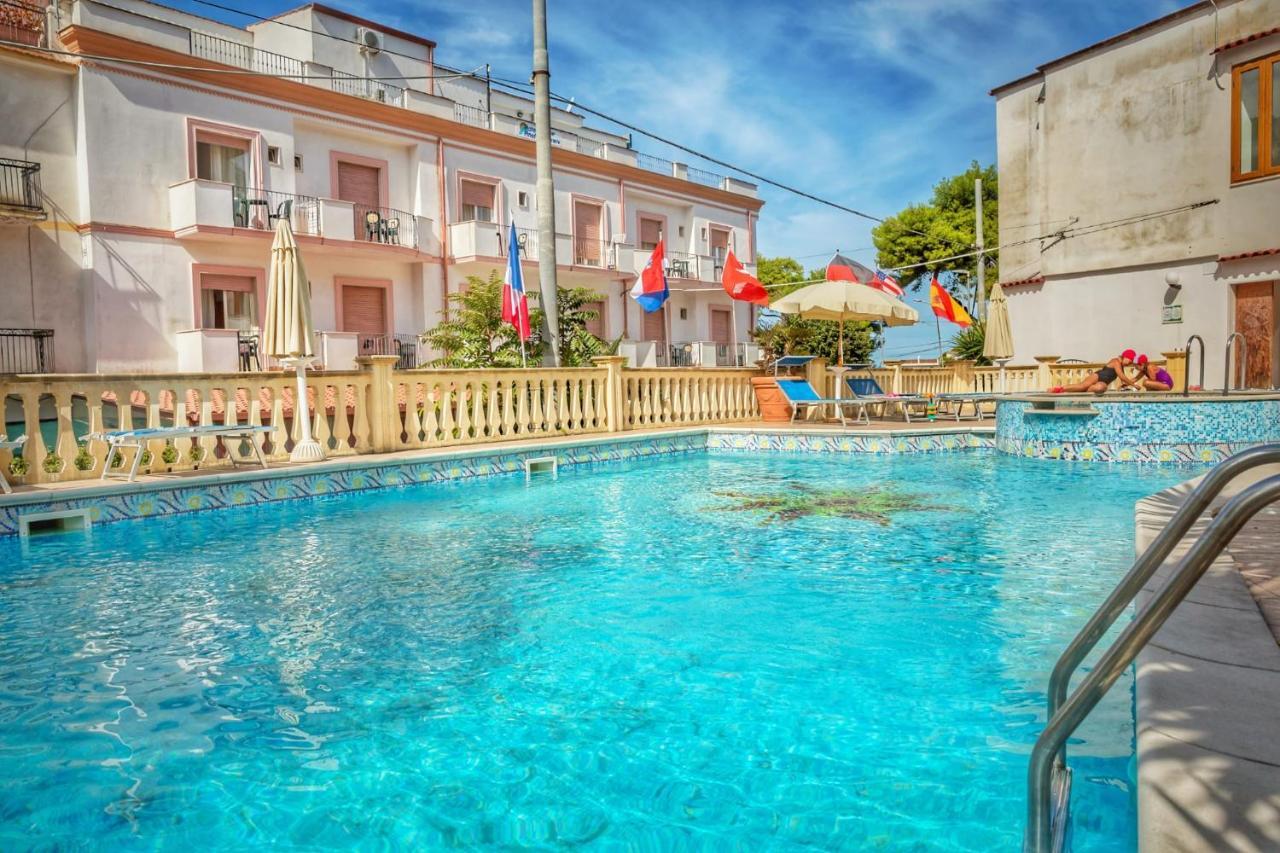 Hotel Pineta San Menaio Kültér fotó