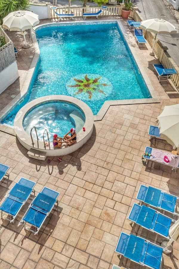 Hotel Pineta San Menaio Kültér fotó